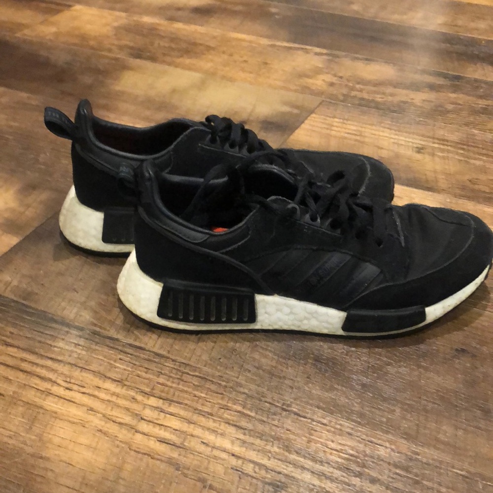 Mens Adidas size 5.